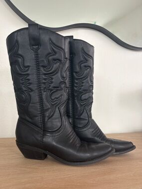 Classic Black Western Cowboy Boots - Women's Leather Mid-Calf